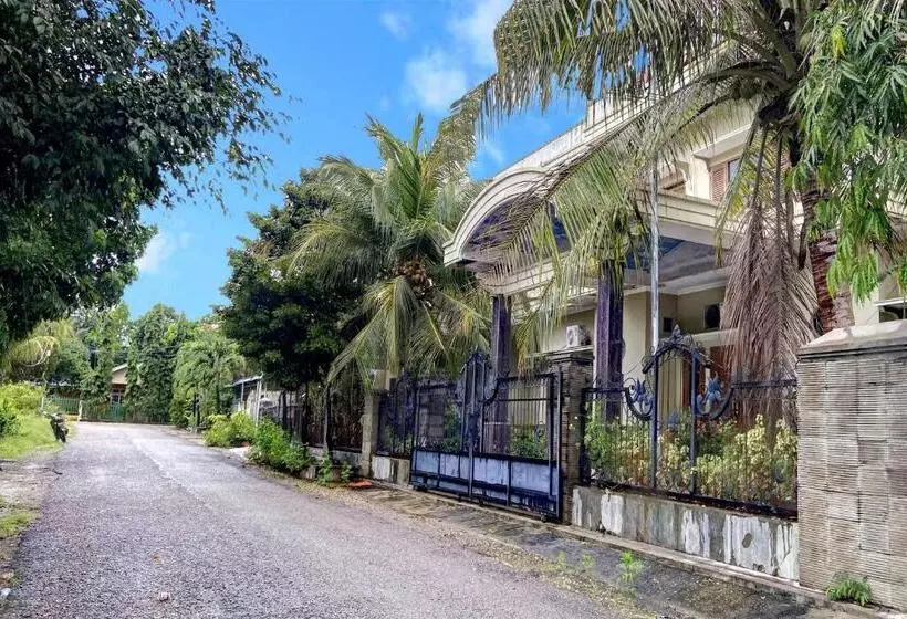 ホテル Oyo 92065 Kos Flobamor