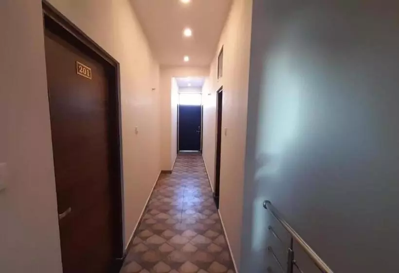 ホテル Sunstays Oppsite Bus Stand