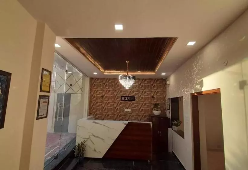 ホテル Sunstays Oppsite Bus Stand