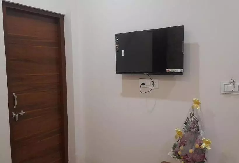 ホテル Sunstays Oppsite Bus Stand