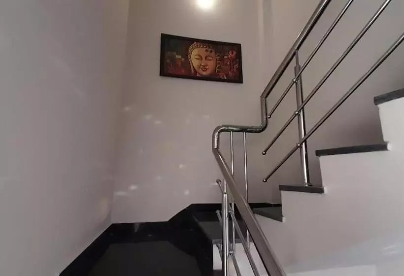 ホテル Sunstays Oppsite Bus Stand