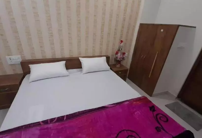 ホテル Sunstays Oppsite Bus Stand