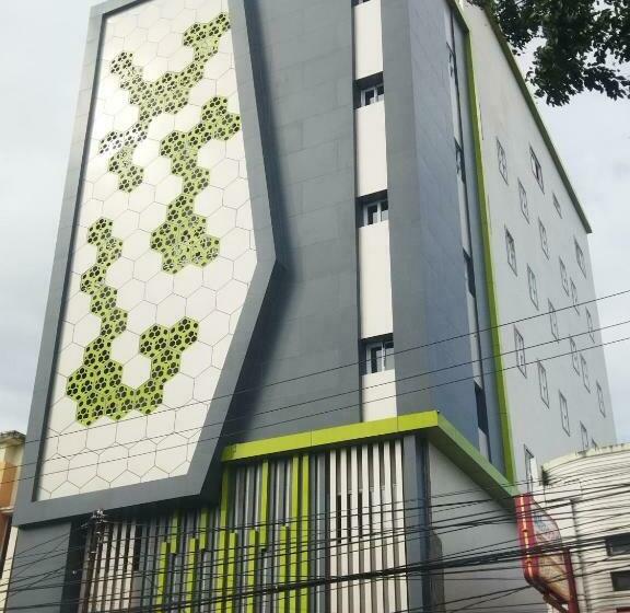 בית מלון כפרי W Three Style  Makassar