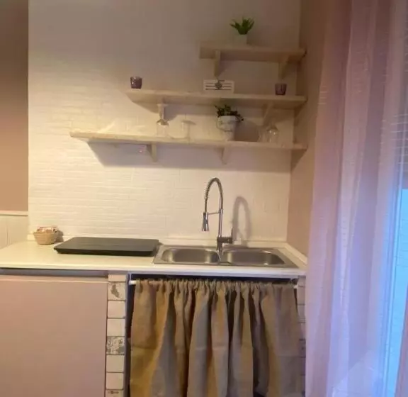 تختخواب و صبحانه Lecco Lake