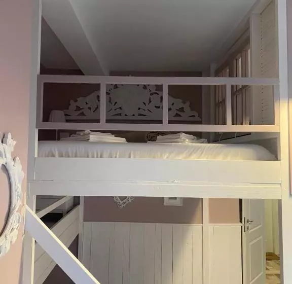 تختخواب و صبحانه Lecco Lake