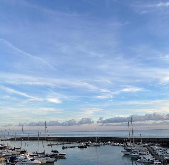 مبيت وإفطار The Roofport