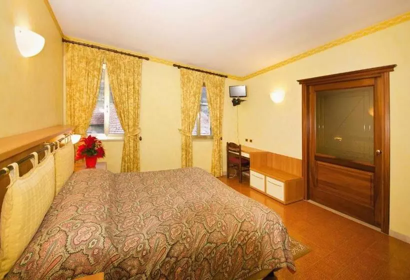Hotelli Albergo Ponte Di Nava