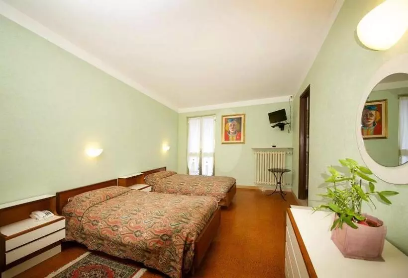 Hotelli Albergo Ponte Di Nava