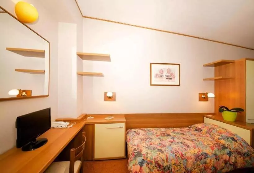 Hotelli Albergo Ponte Di Nava