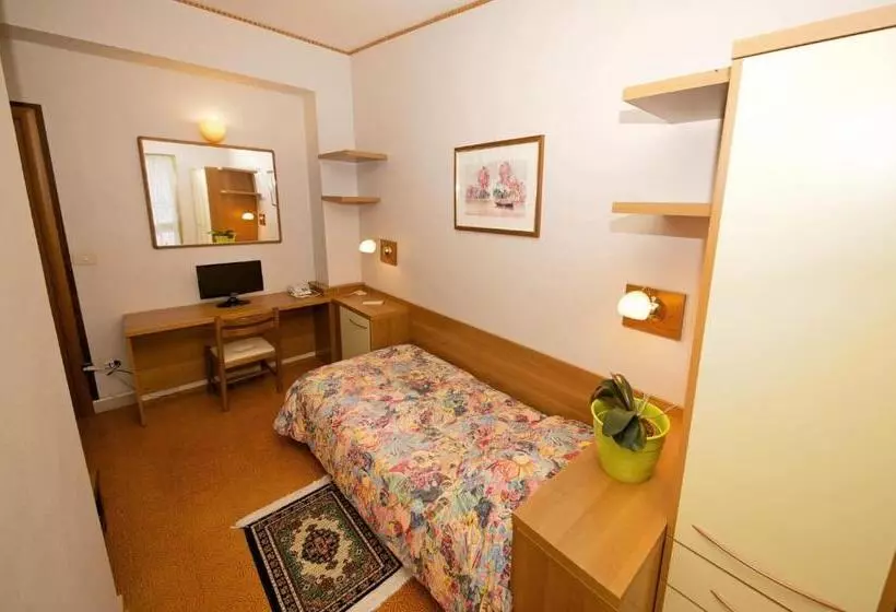 Hotelli Albergo Ponte Di Nava