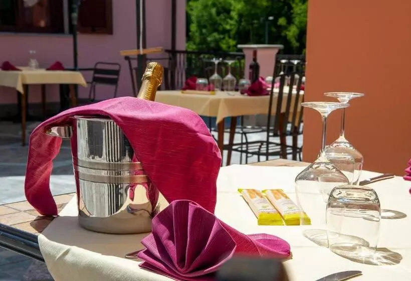 Hotelli Albergo Ponte Di Nava