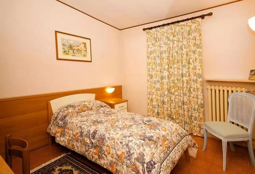Hotelli Albergo Ponte Di Nava