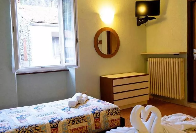 Hotelli Albergo Ponte Di Nava