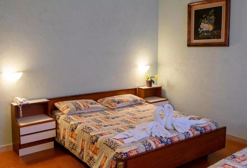 Hotelli Albergo Ponte Di Nava