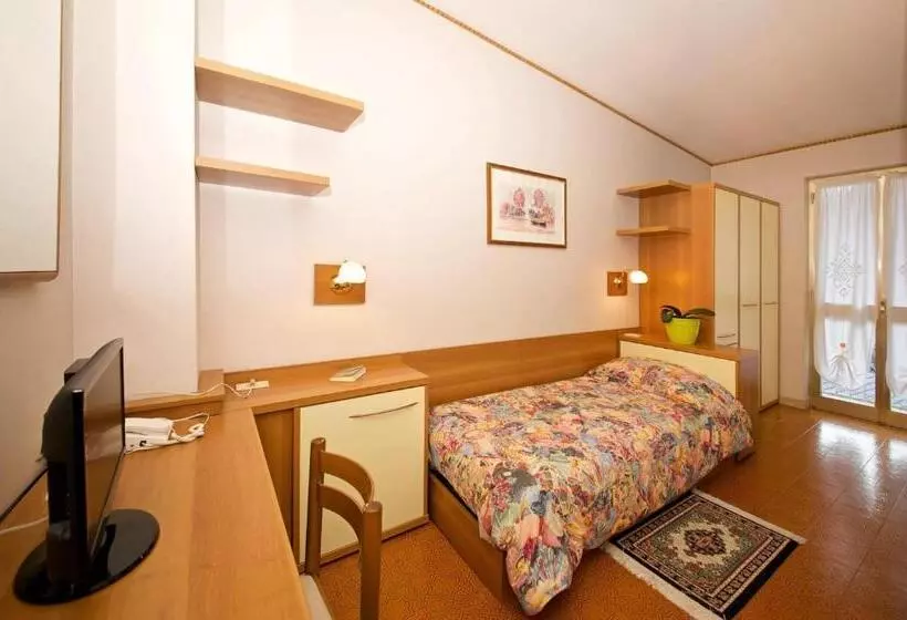 Hotelli Albergo Ponte Di Nava