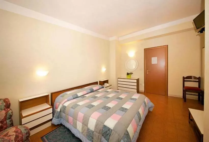 Hotelli Albergo Ponte Di Nava
