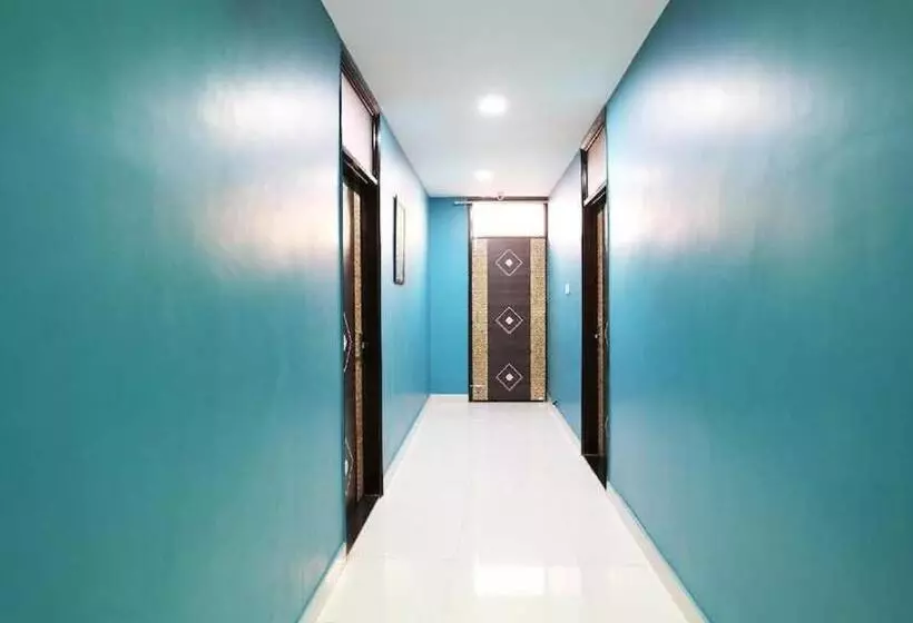 Hotelli Flagship Hotal Pleasant Inn Near Jahangirpuri Metro Station