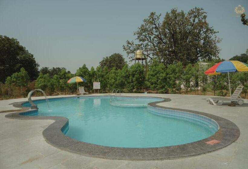 בית מלון כפרי The Infinity Pench Resort