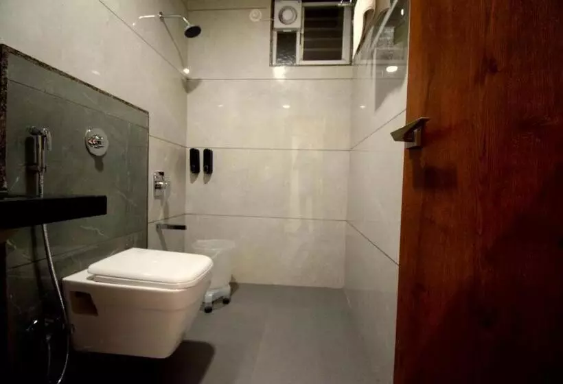 The Sky Imperial Hotel Sugam   10 Meters From Shrinathji Temple