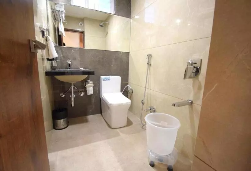 The Sky Imperial Hotel Sugam   10 Meters From Shrinathji Temple