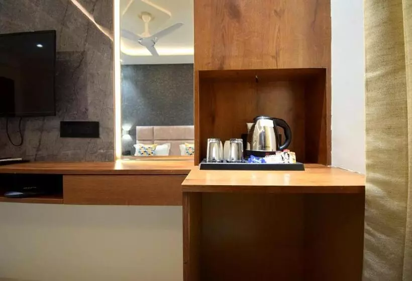 The Sky Imperial Hotel Sugam   10 Meters From Shrinathji Temple