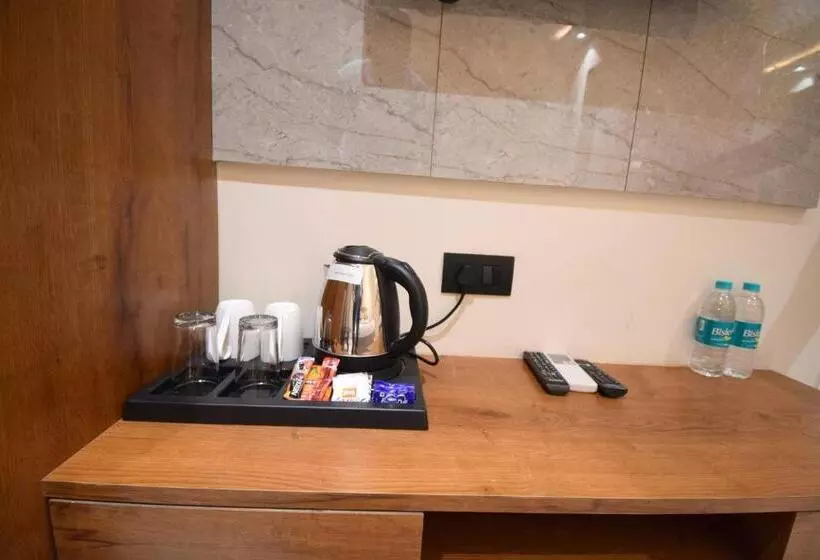 The Sky Imperial Hotel Sugam   10 Meters From Shrinathji Temple