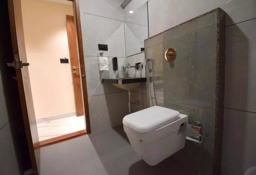 The Sky Imperial Hotel Sugam   10 Meters From Shrinathji Temple