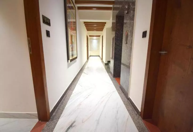 The Sky Imperial Hotel Sugam   10 Meters From Shrinathji Temple