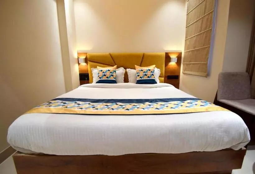 The Sky Imperial Hotel Sugam   10 Meters From Shrinathji Temple