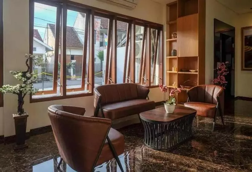 ホテル Urbanview Sumampir Anugrah Purwokerto By Reddoorz