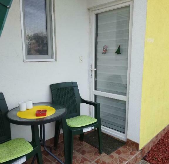 پانسیون Yellow Story