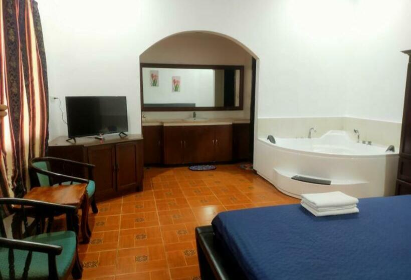 Platinum Hotel By Bluebookers