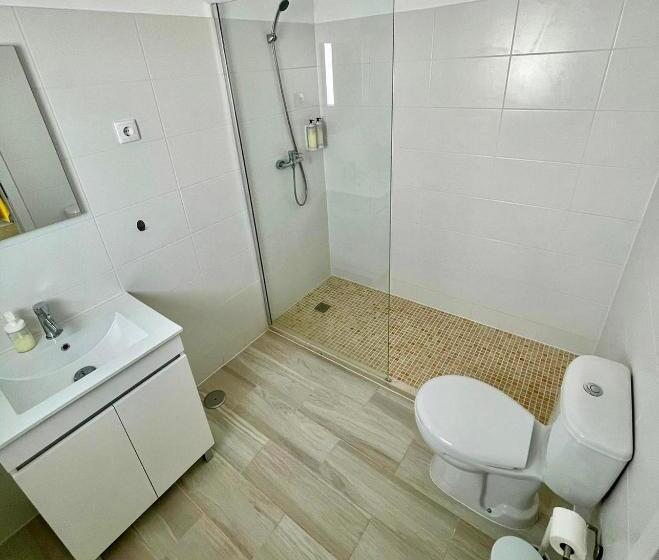 تختخواب و صبحانه Galagana Charm House