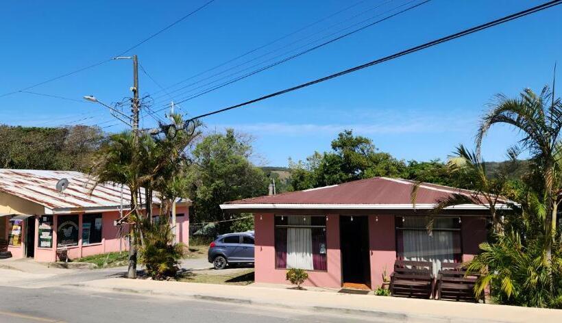 مبيت وإفطار Twin Palms Lodge