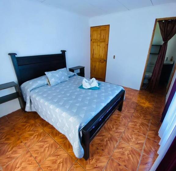 مبيت وإفطار Twin Palms Lodge