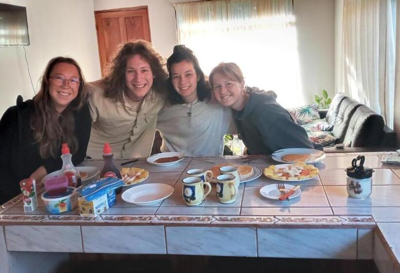 مبيت وإفطار Twin Palms Lodge