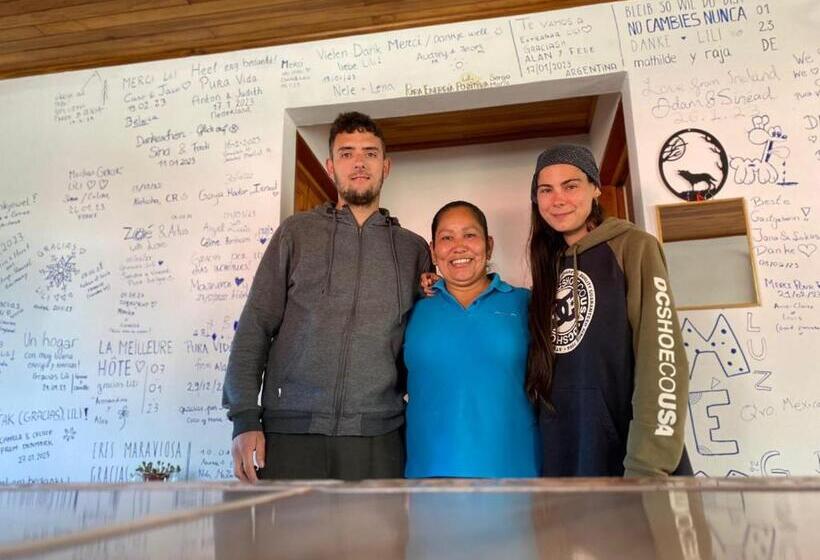 مبيت وإفطار Twin Palms Lodge