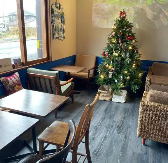 Bridge33 Cafe And Hostel