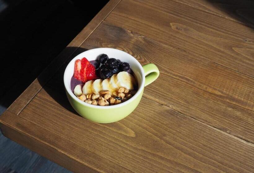 Bridge33 Cafe And Hostel