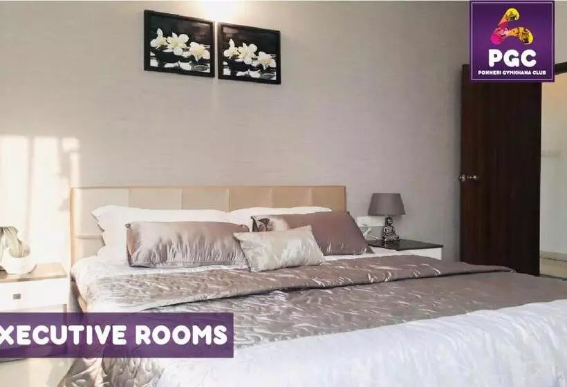 Hotelli Ponneri Gymkhana Club