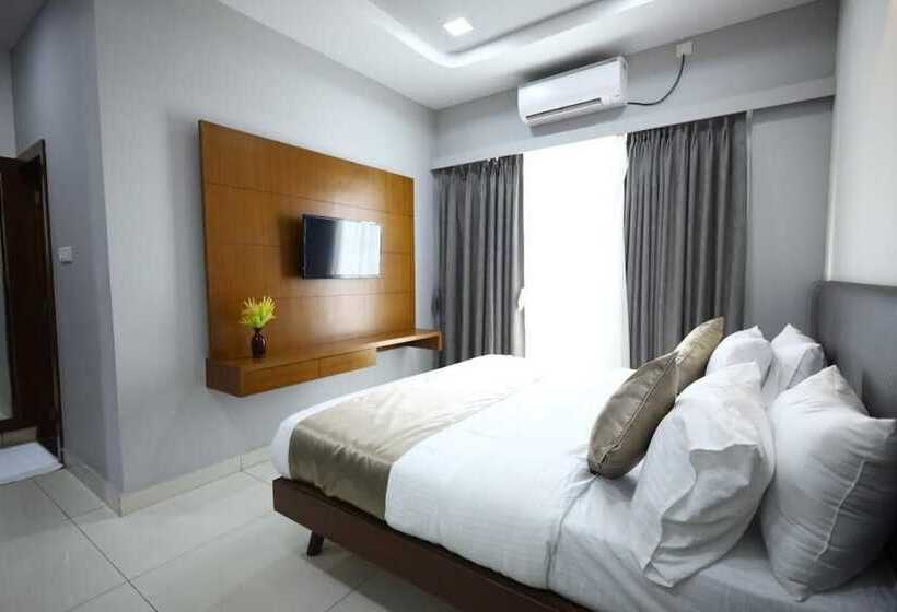 Hotel Ponneri Gymkhana Club