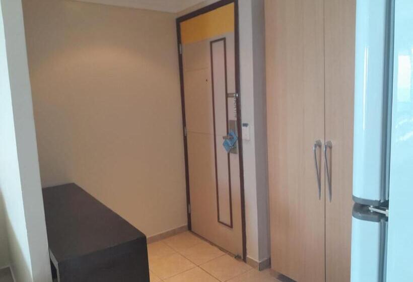 Quarto Em Condomínio Beira Mar