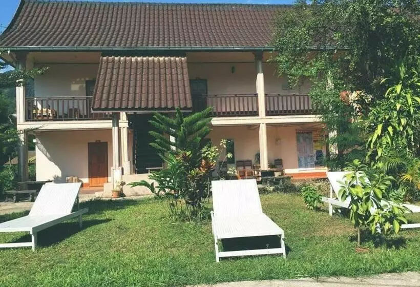 Retkeilymaja Mani Riverside Garden House