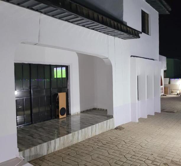 هتل Eko Akete Guest House