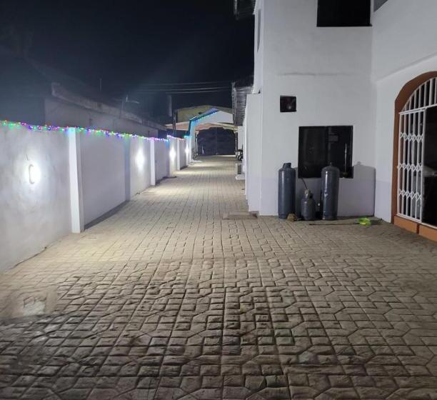 هتل Eko Akete Guest House