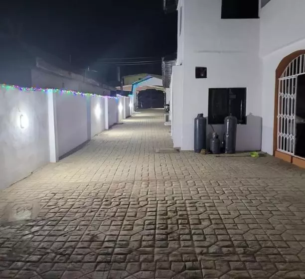 هتل Eko Akete Guest House
