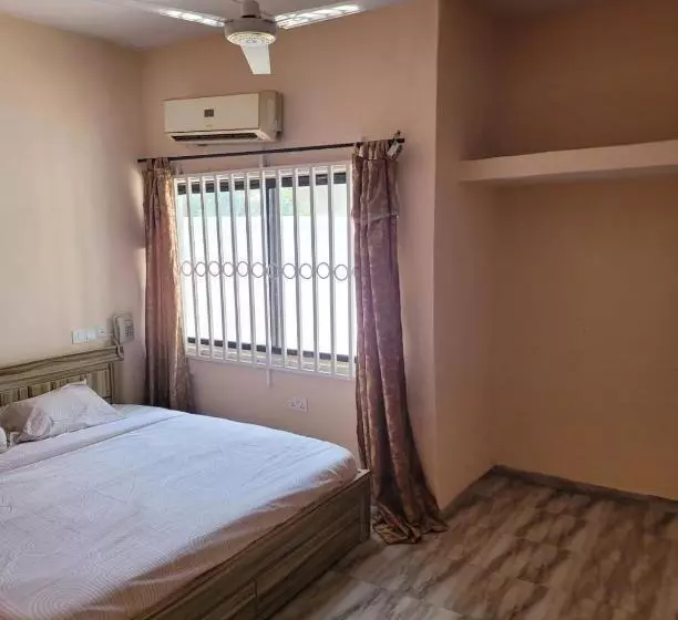 هتل Eko Akete Guest House