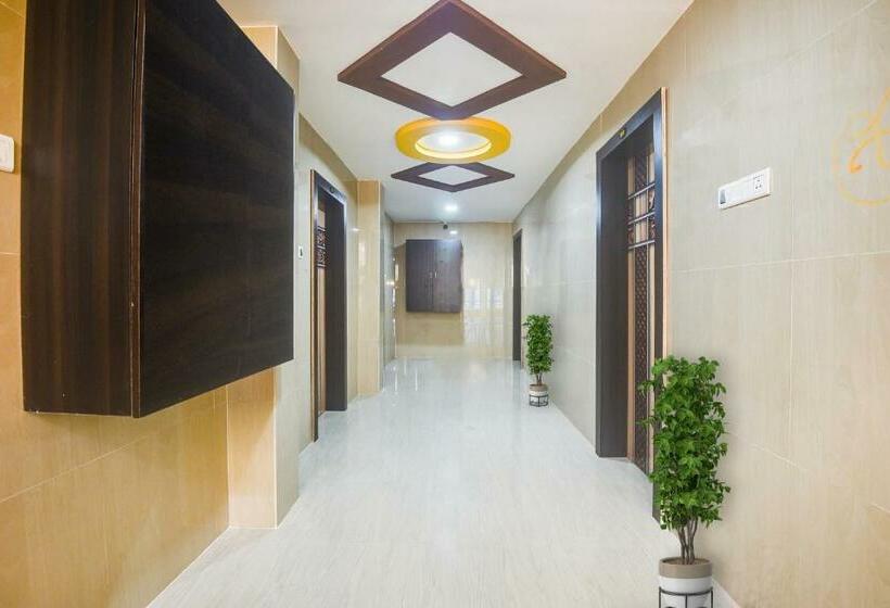 ホテル Oyo 70125 Lakshmi Inn