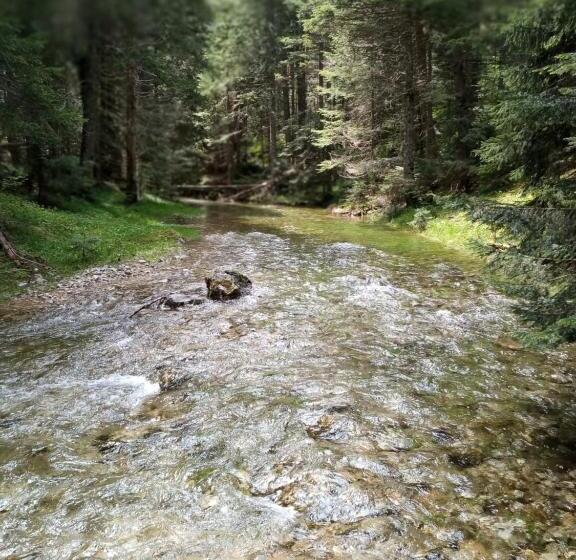 پانسیون Family Owned Self Sufficient Eco Farm Tara