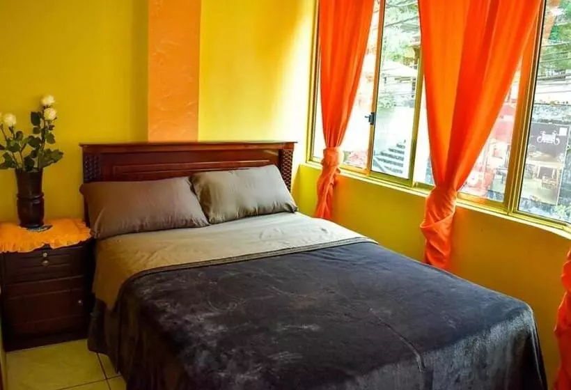 هاستل Hostal Maria Mercedes